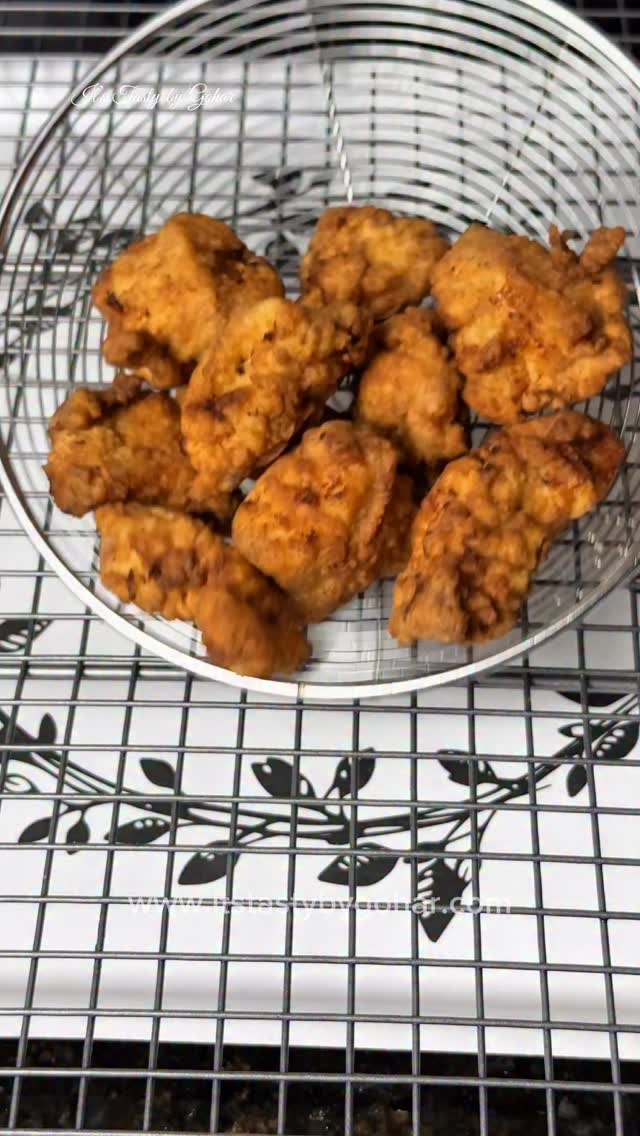 ‼️These nuggets are dangerously good… I’m warning you‼️Crispy on the outside. Juicy on the inside. And that creamy, tangy Chick-fil-A style sauce? 😍🔥

Perfect for Ramadan snacks, lunchboxes, or when the cravings hit hard 😋 

Please watch complete video on my@youtube channel or visit my website for written recipes 

Save this recipe & send it to someone who LOVES nuggets 💛

Would you dip extra sauce or no? 👇 

#chickennuggets #homemadechicken #crispychicken #ramadansnacks 
#itstastybygohar