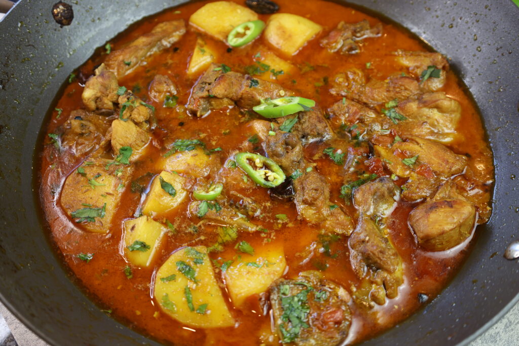 Deghi Aloo chicken